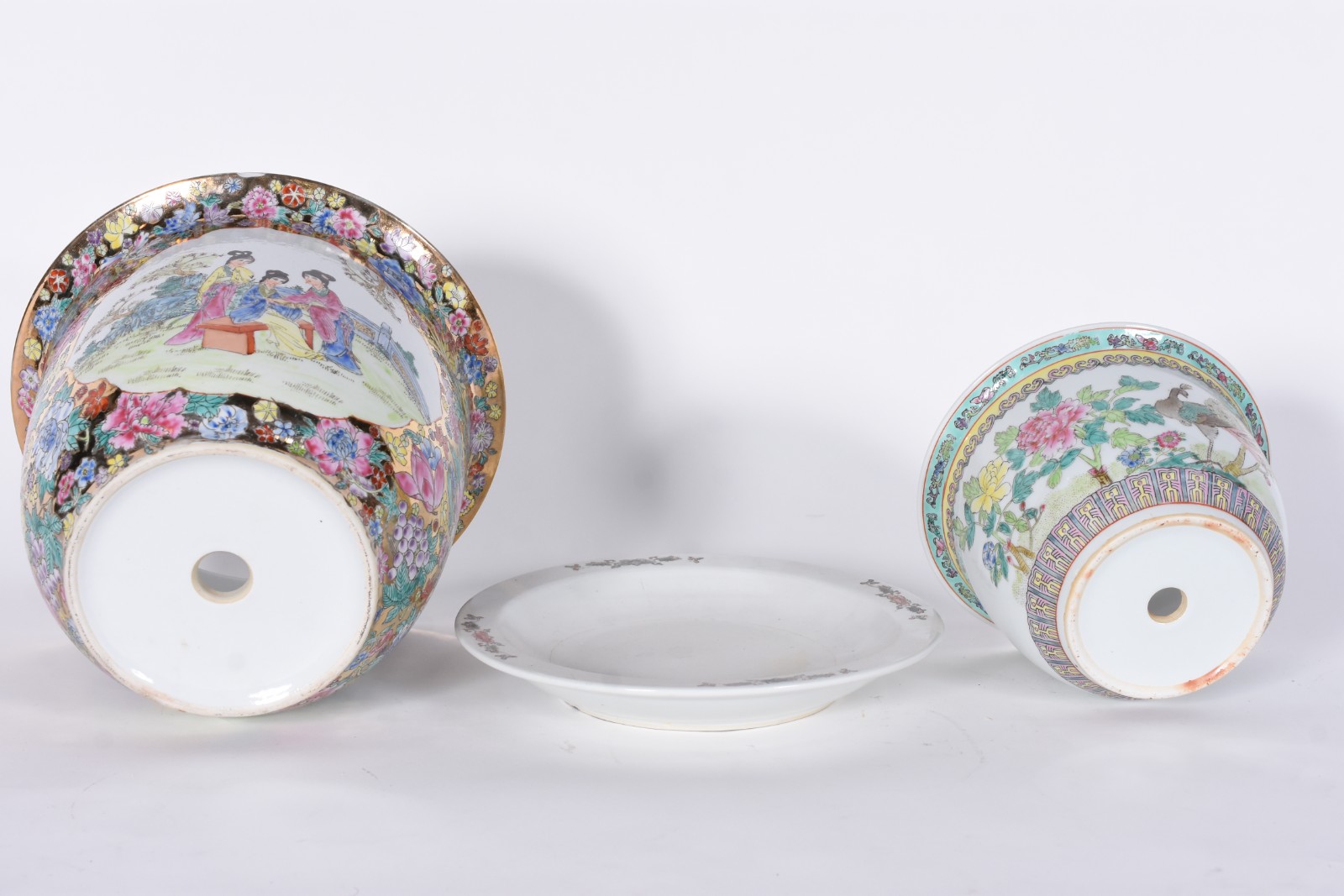 Dois cachepots de porcelana oriental sendo um com base. - foto 7 de 7