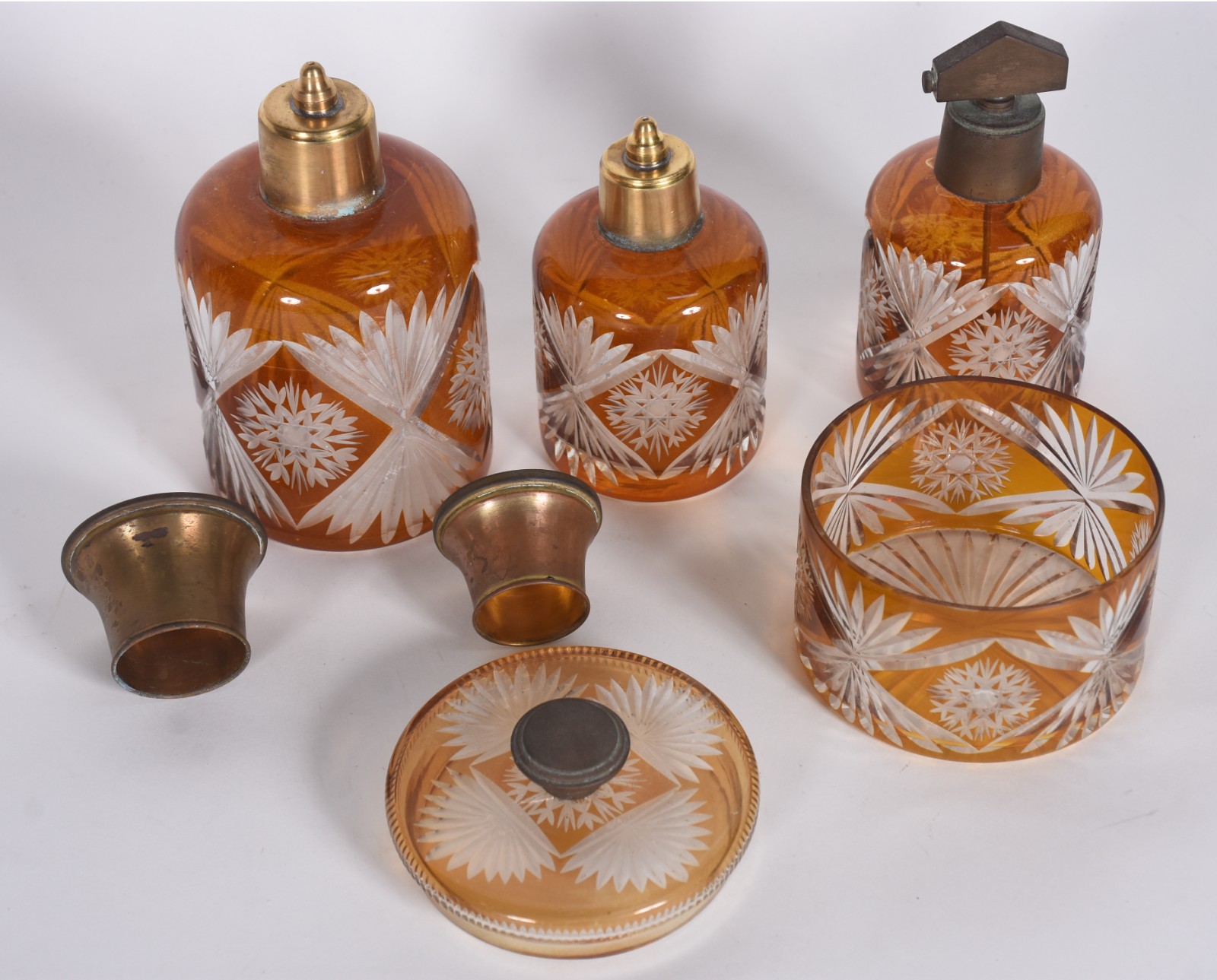 Quatro potes de cristal doublé âmbar lapidado para toilette, detalhes... - foto 2 de 3