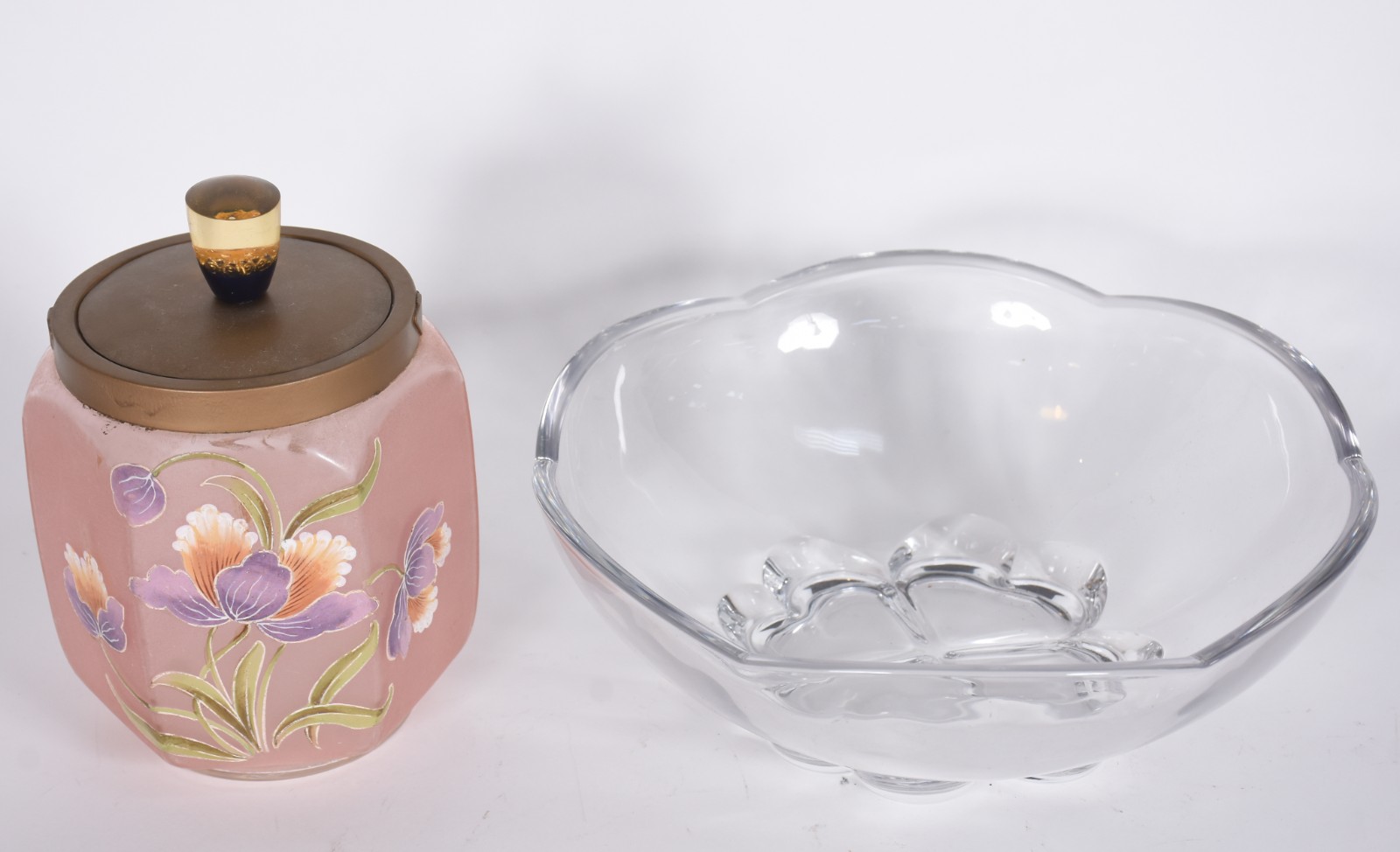 Duas peças, sendo bowl de cristal e bomboniere. - foto 1 de 3