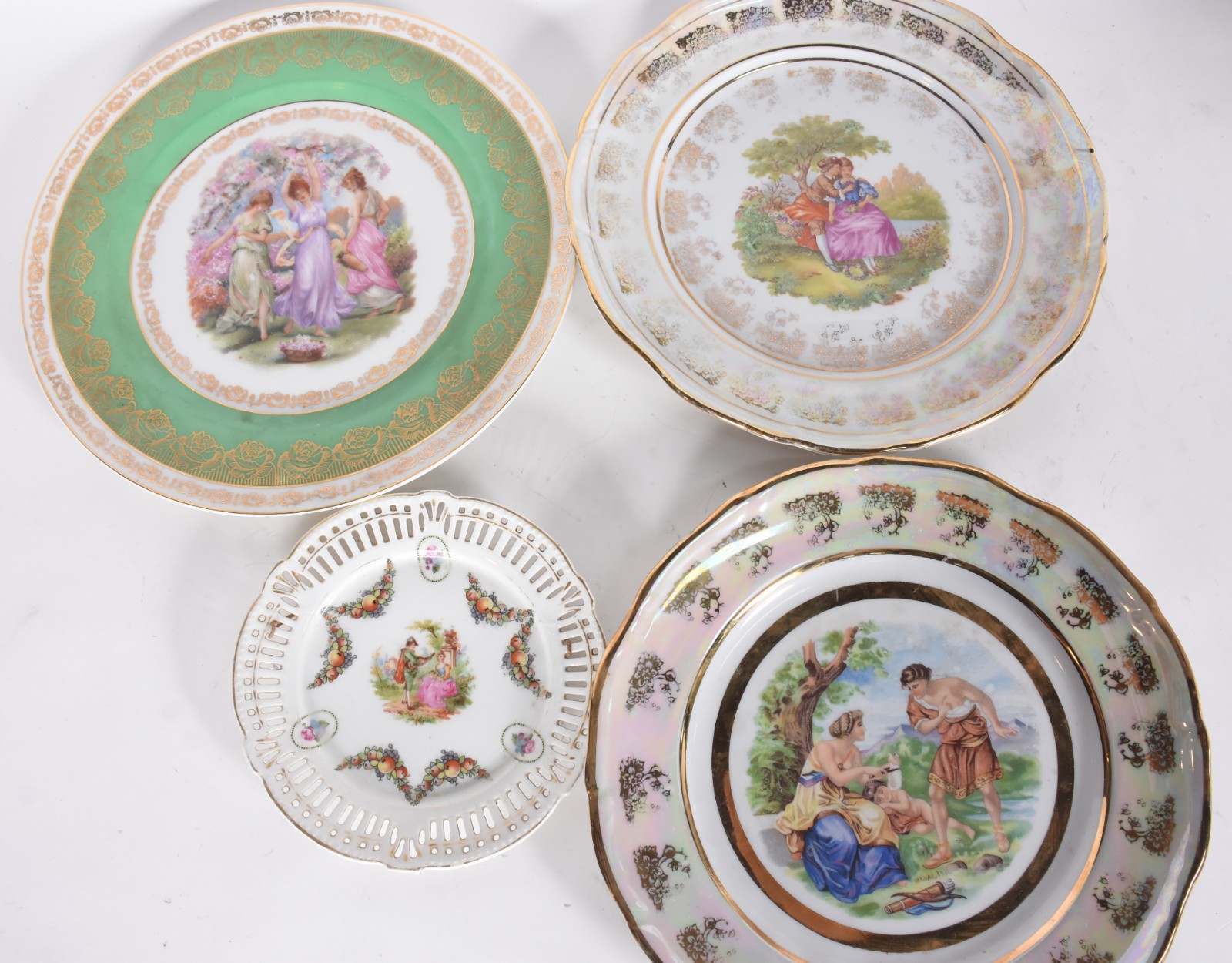 Diversas peças porcelana, sendo 4 pratos , fruteira branca (com... - foto 5 de 11
