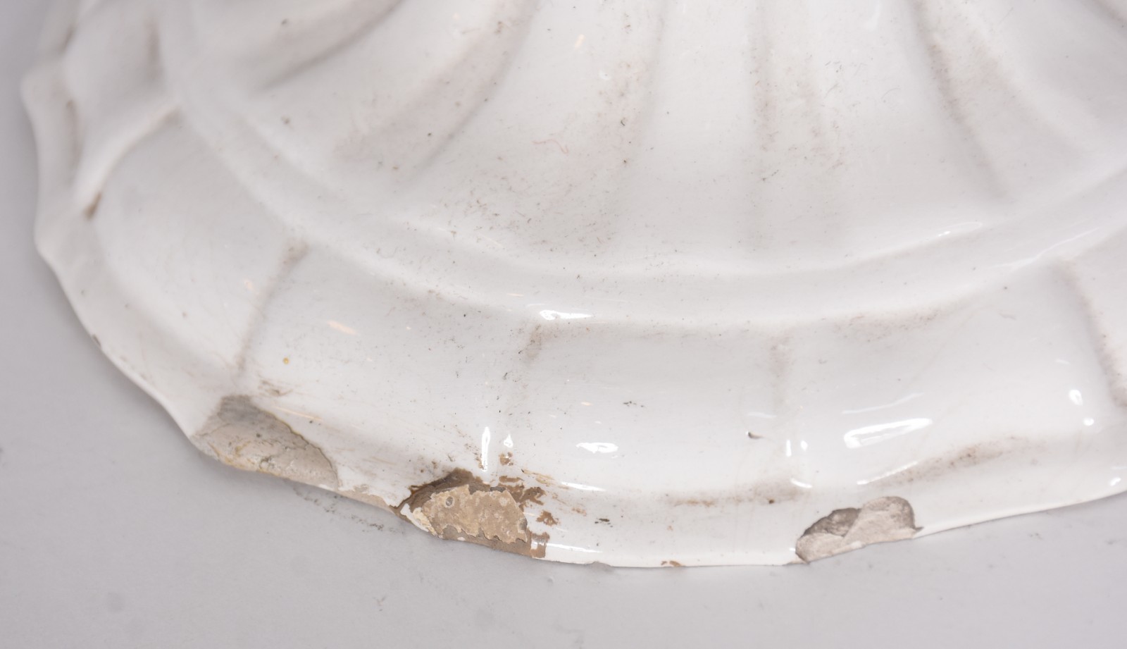 Diversas peças porcelana, sendo 4 pratos , fruteira branca (com... - foto 9 de 11