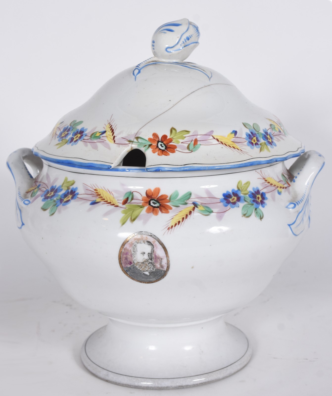 Diversas peças porcelana, sendo 4 pratos , fruteira branca (com... - foto 10 de 11