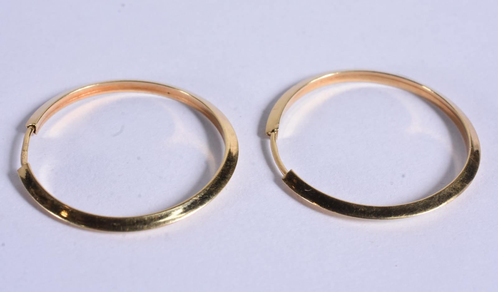 Par de brincos de ouro 18 k, contraste 750 na forma de argola (Por... - foto 3 de 6