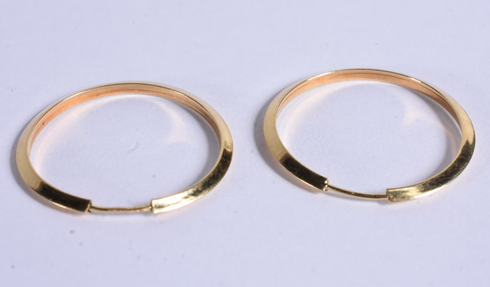 Par de brincos de ouro 18 k, contraste 750 na forma de argola (Por... - foto 4 de 6