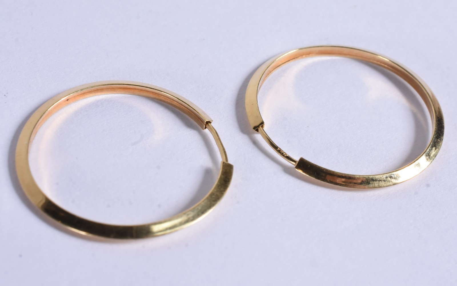 Par de brincos de ouro 18 k, contraste 750 na forma de argola (Por... - foto 6 de 6