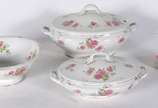 Conjunto com quatro peças de faiança inglesa, d... - Conjunto com quatro peças de faiança inglesa, decoração floral em policromia, sendo: sopeira com tampa, legumeira com tampa, fruteira e jarra.