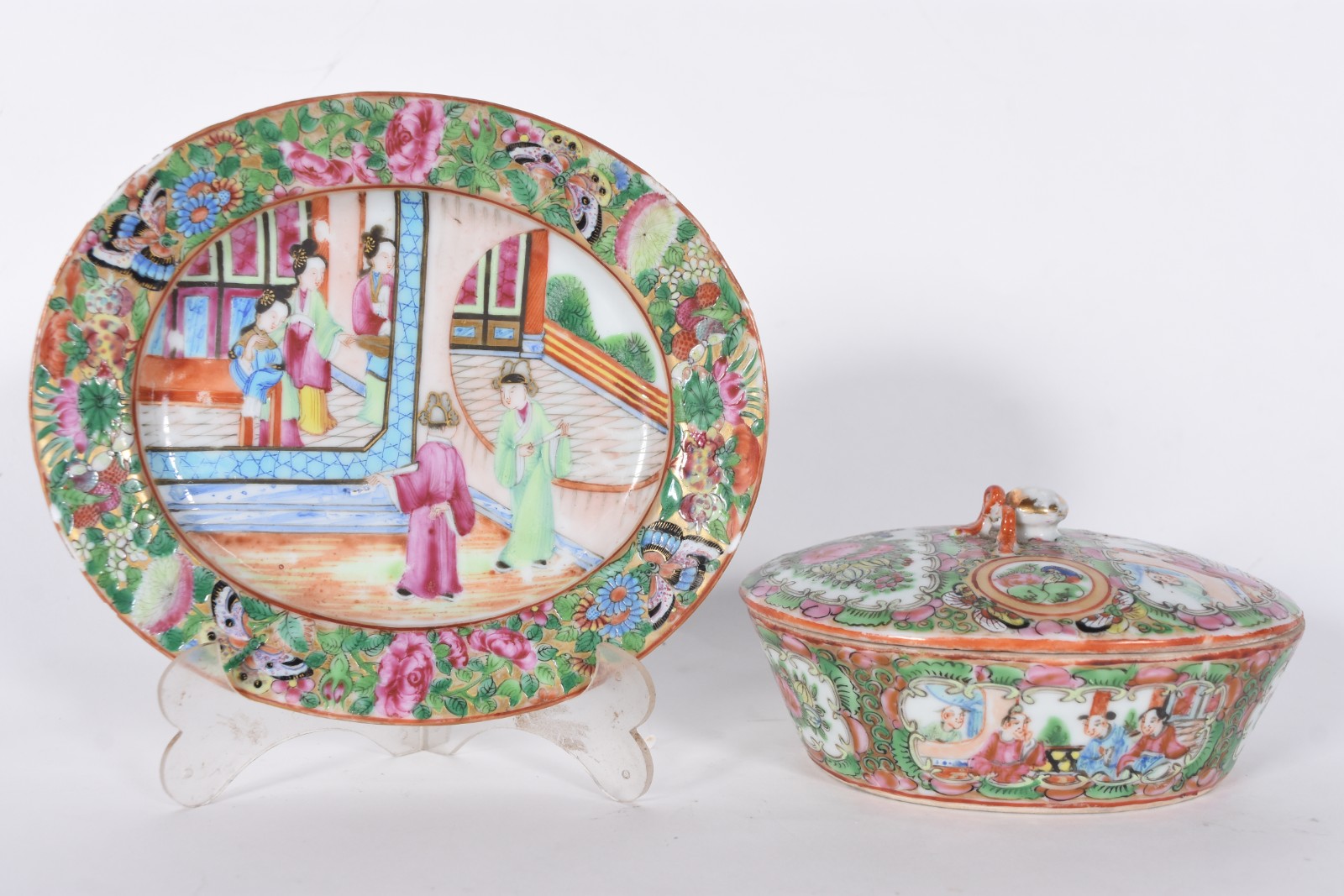 Pequena terrina com presentoir de porcelana chinesa. Lascado na... - foto 3 de 7