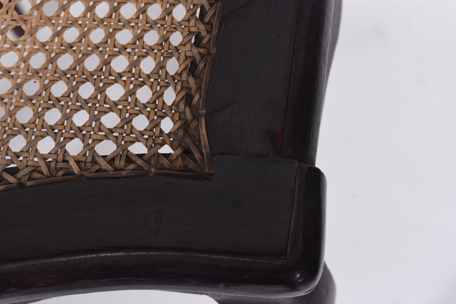Mesa de jantar de madeira nobre com tabua extensora. Acompanham 6... - foto 7 de 11