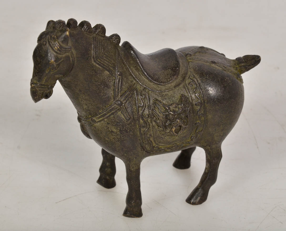 Cavalo de bronze. Alt. 12 cm.
