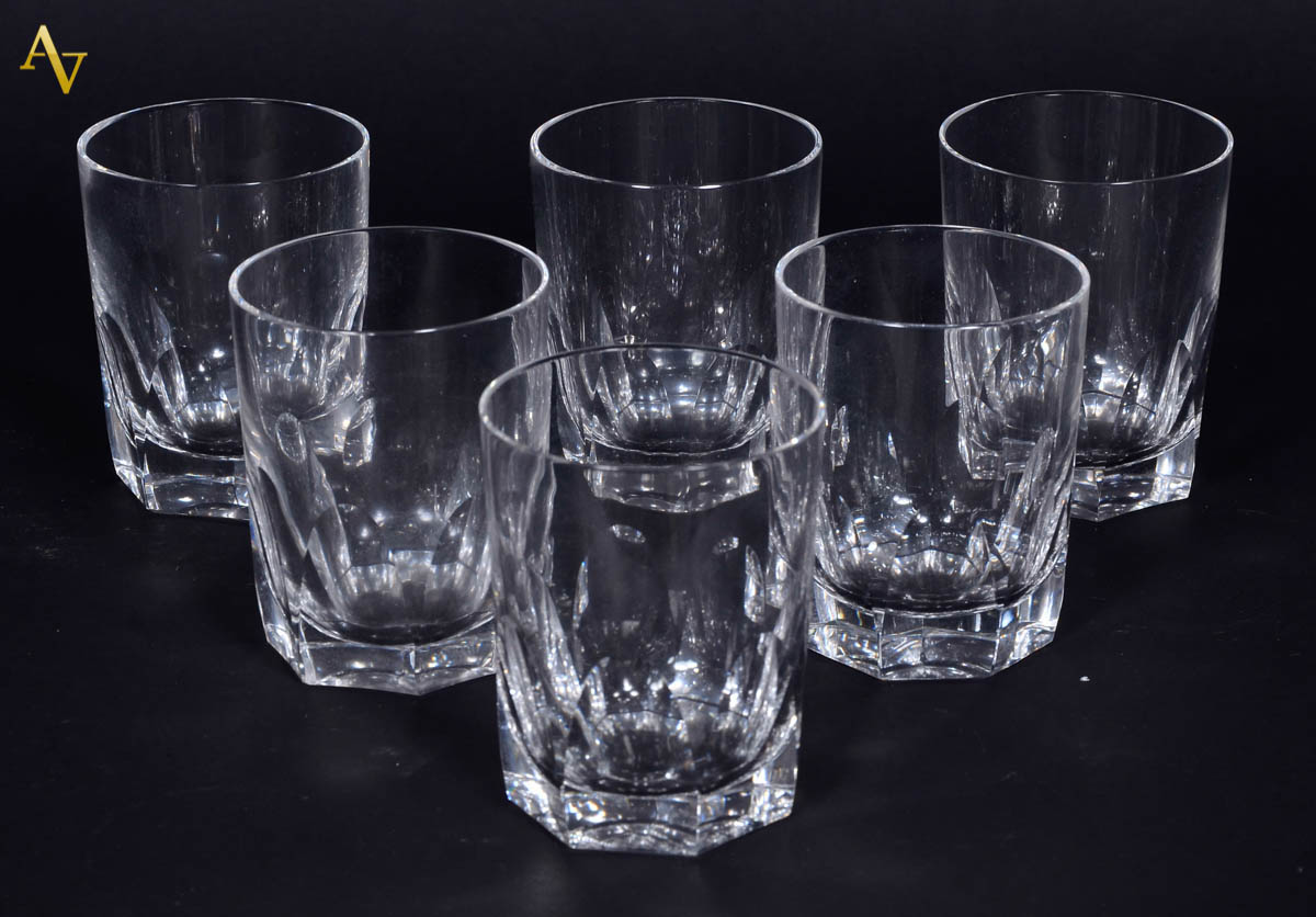 Seis copos p/ whisky de cristal facetado.