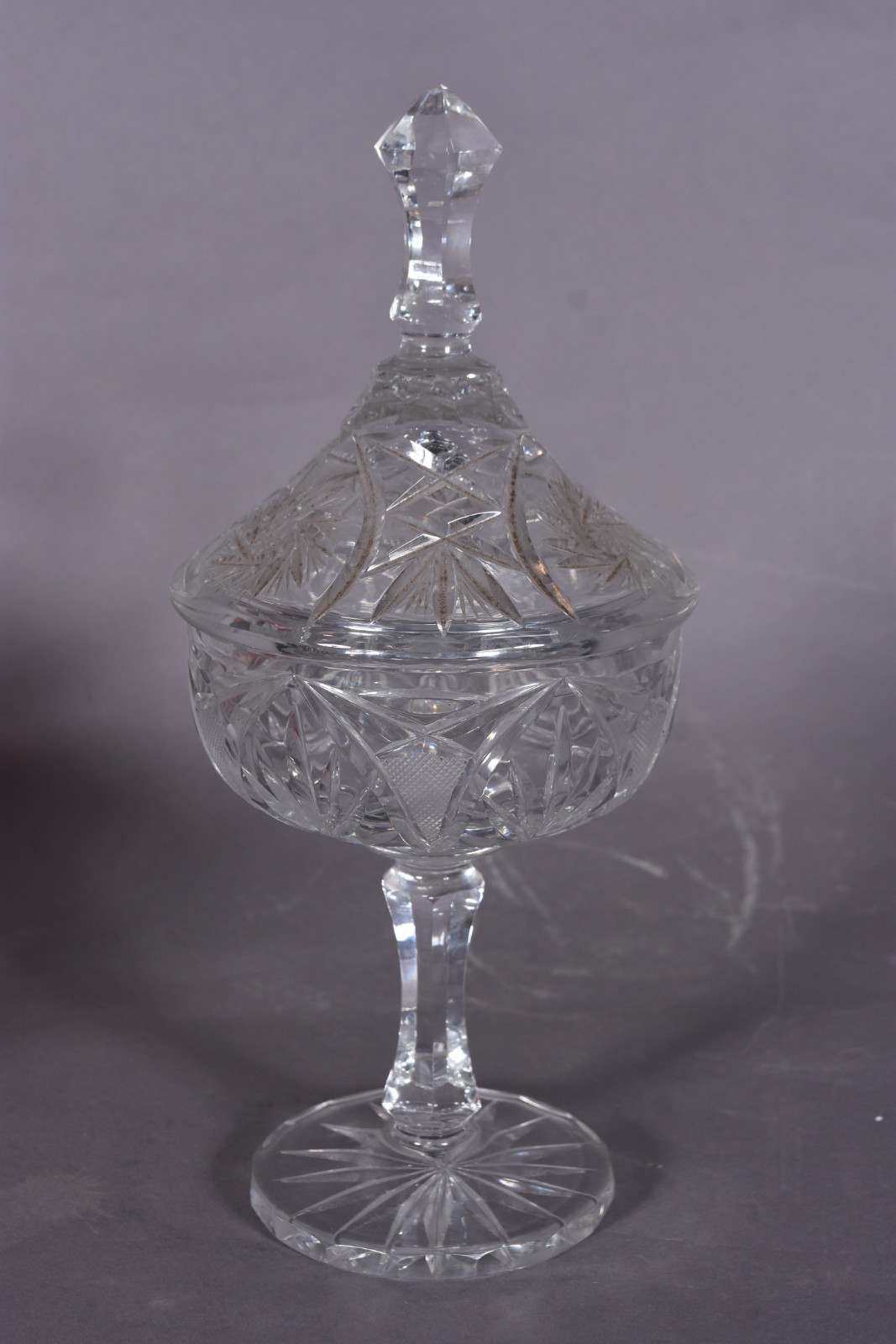 Compoteira de cristal tcheco lapidado. - foto 1 de 2