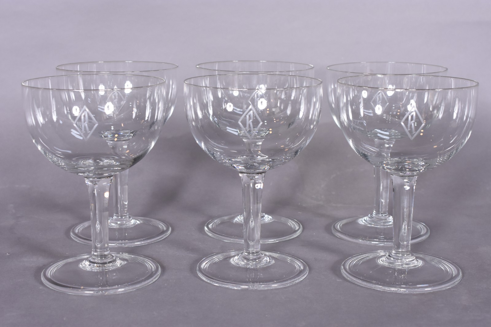 Seis taças de cristal lavradas com a letra "R". - foto 1 de 3