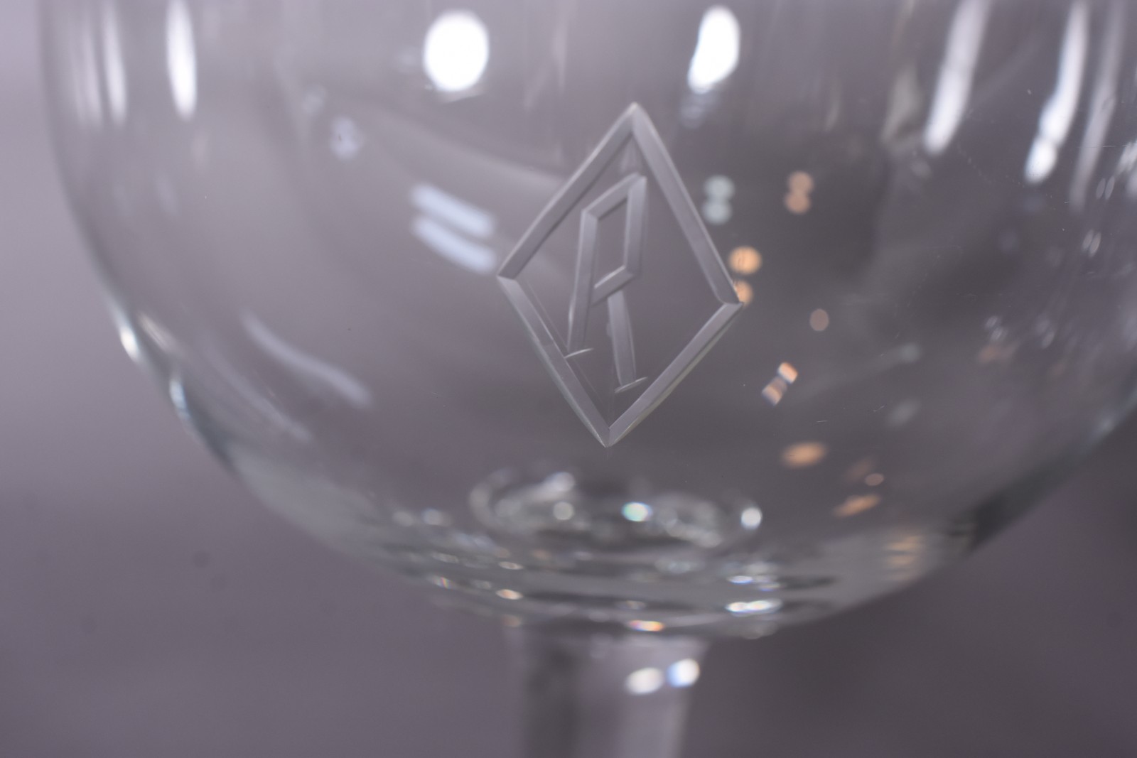 Seis taças de cristal lavradas com a letra "R". - foto 3 de 3