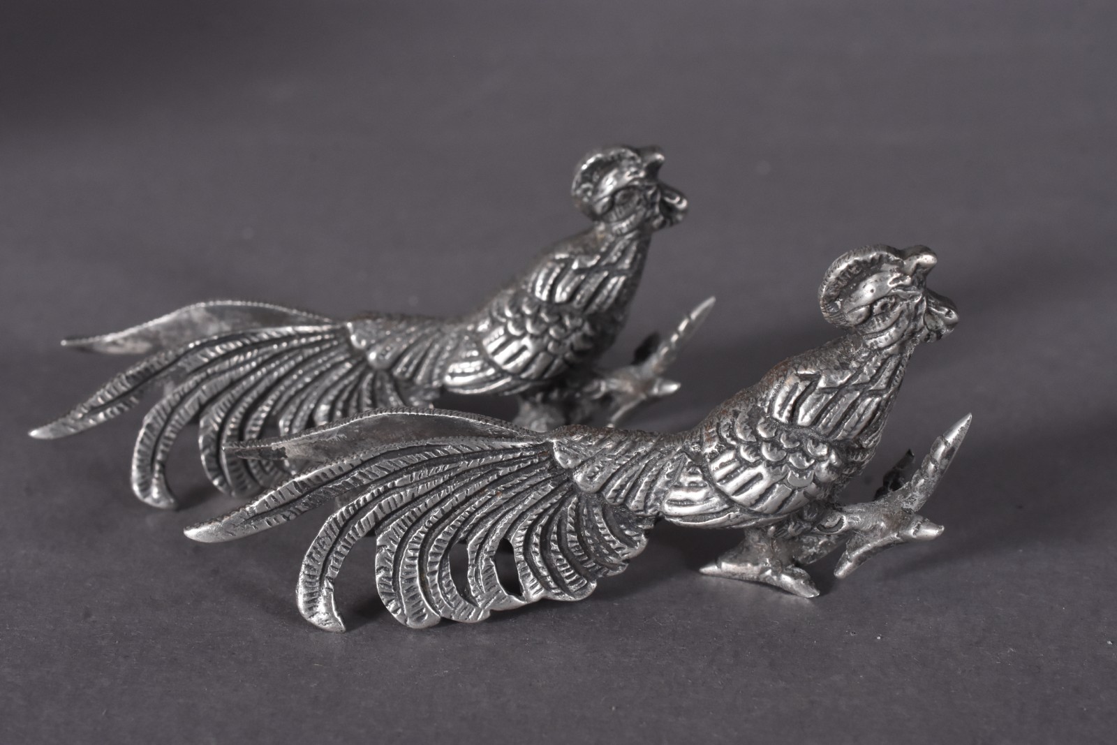 Três peças de prata, sendo bowl com alças, travessinha e 2 galos... - foto 5 de 10