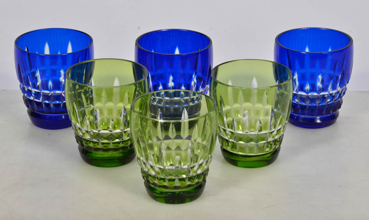 Dez copos baixos de cristal double lapidado, sendo 6 na cor verde e 4...