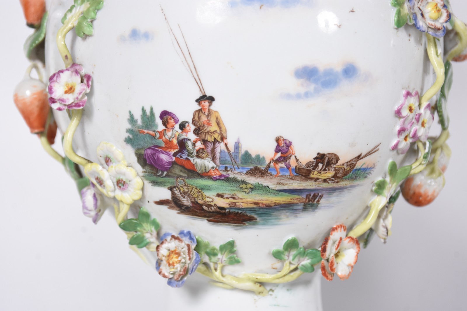 Par de abatjoures de porcelana possivelmente alemãs, decoração floral... - foto 6 de 9