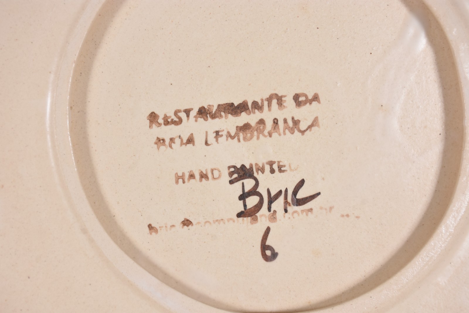 Quatro peças, sendo 2 pratos restaurante Boa Lembrança e 2 botinhas... - foto 5 de 8