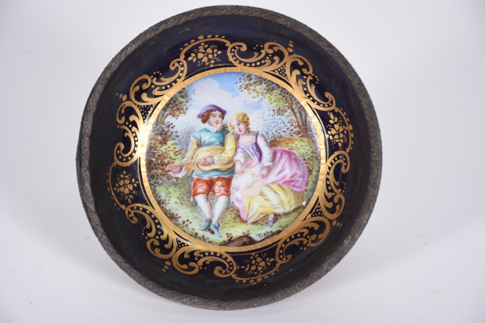 Quatro peças de porcelana. - foto 6 de 8