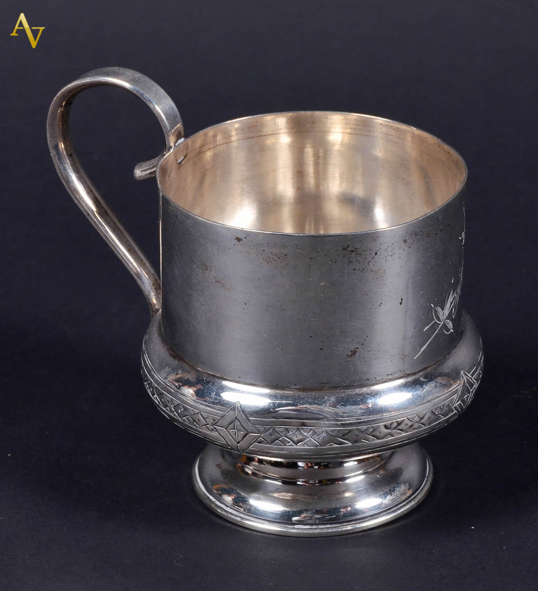 Xícara de prata, alt.9 cm.