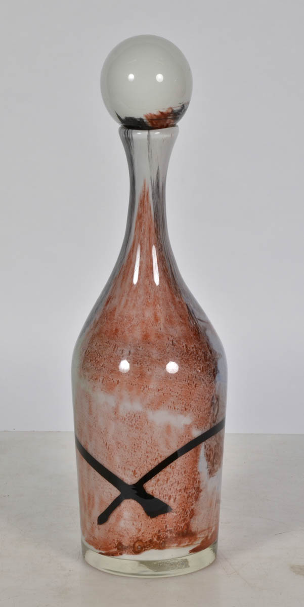 Garrafa de vidro mesclada. Alt. 44 cm.
