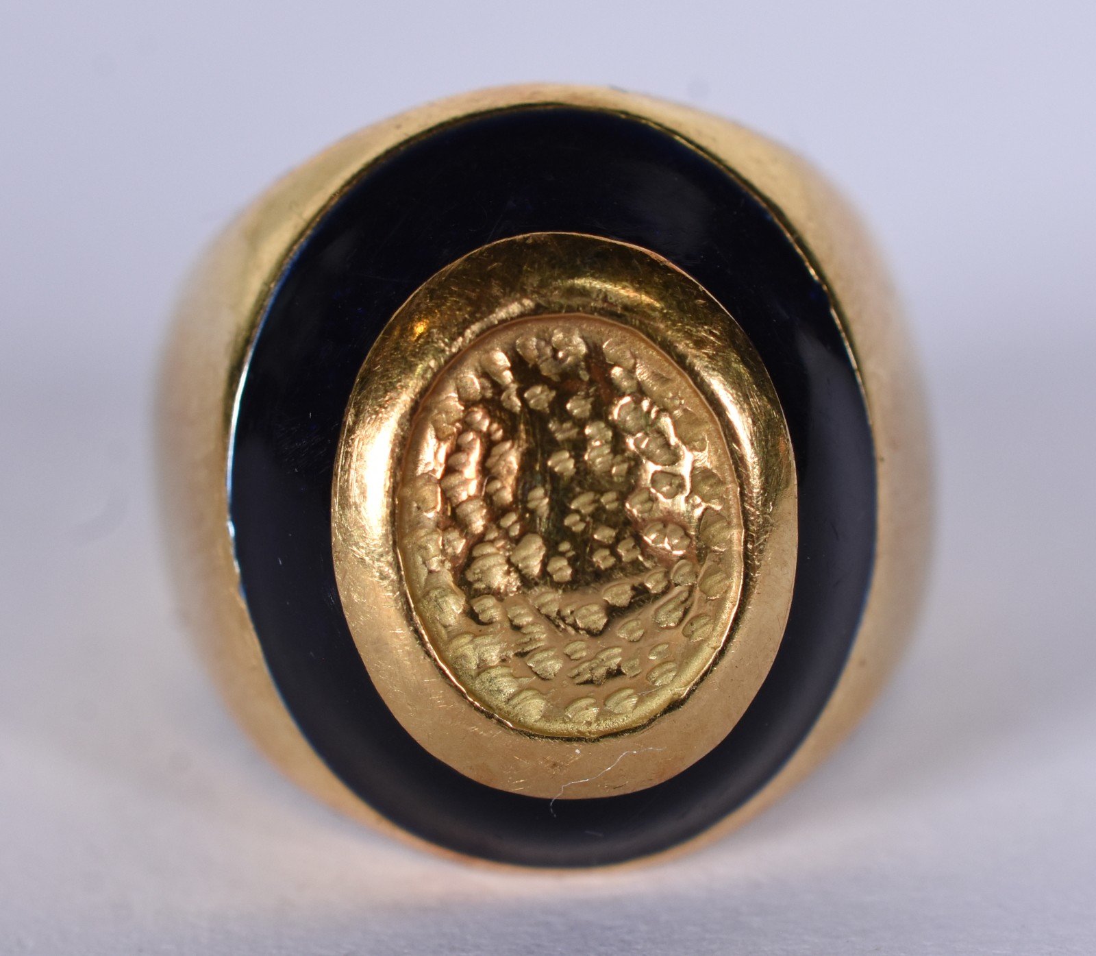 Anel de ouro 18 k com detalhe em preto, aro 16 (Por motivos de... - foto 1 de 7