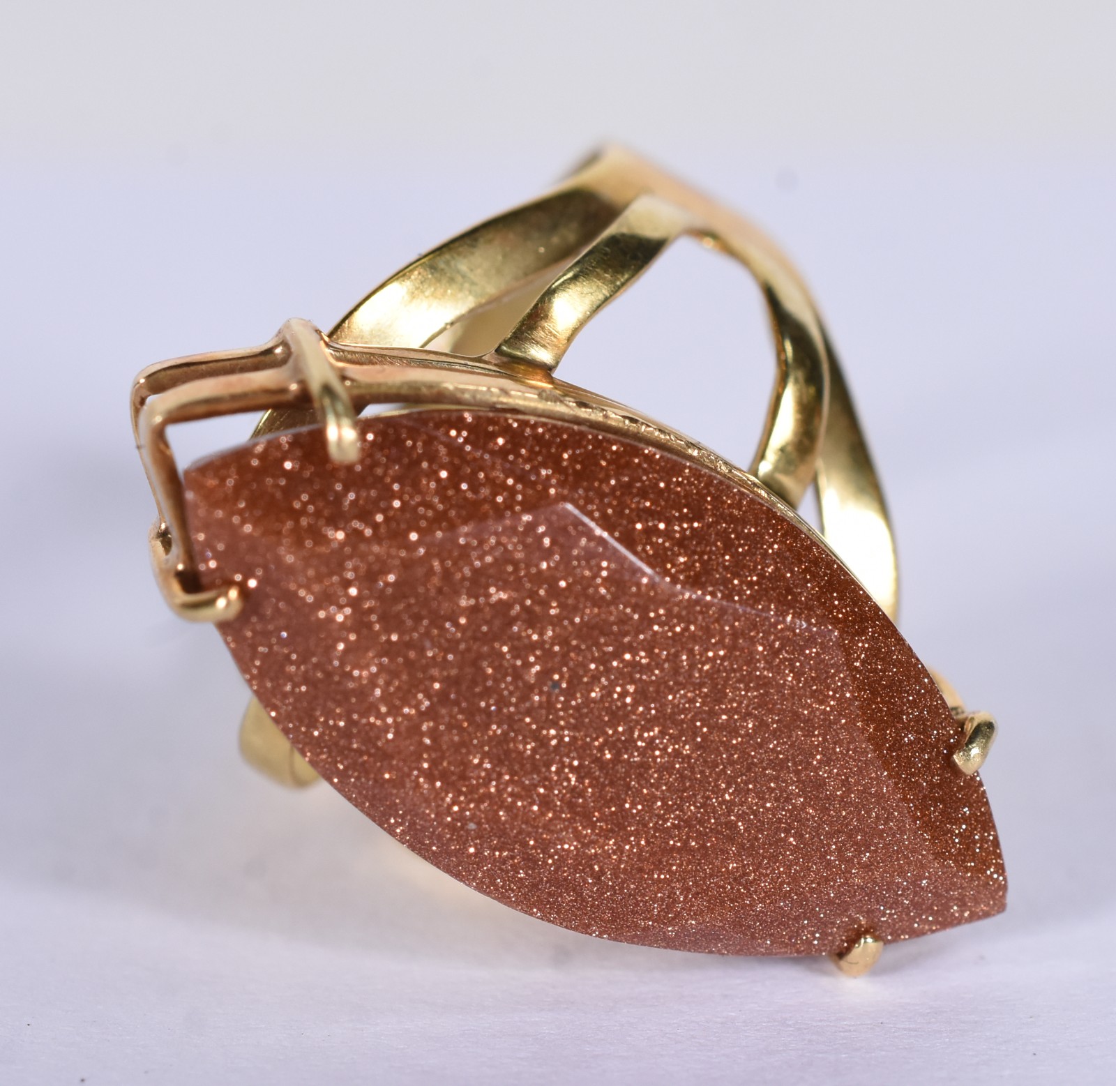 Anel de ouro 18 k com pedra na forma de losango, aro 16 (Por motivos... - foto 2 de 7
