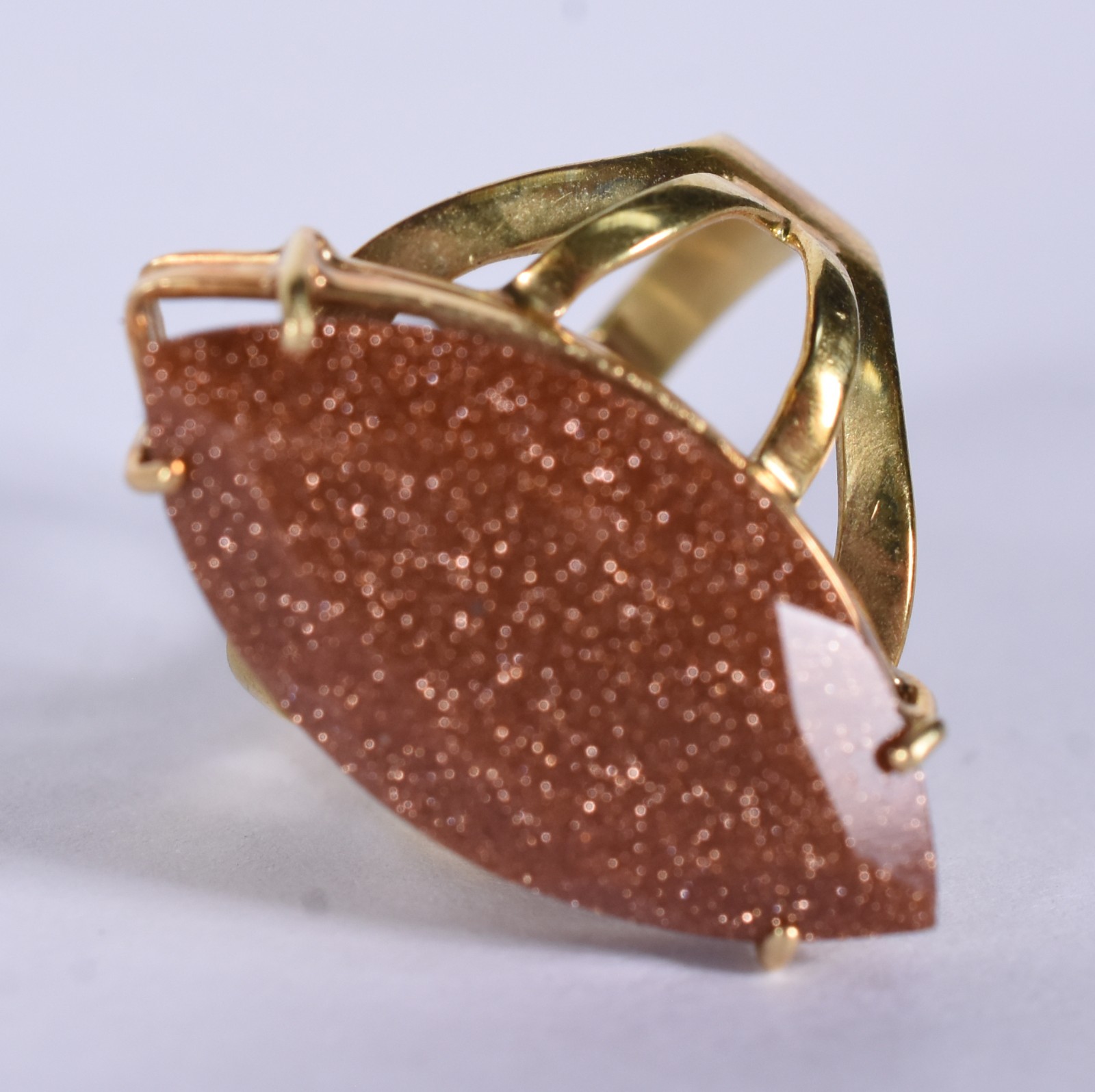 Anel de ouro 18 k com pedra na forma de losango, aro 16 (Por motivos... - foto 3 de 7