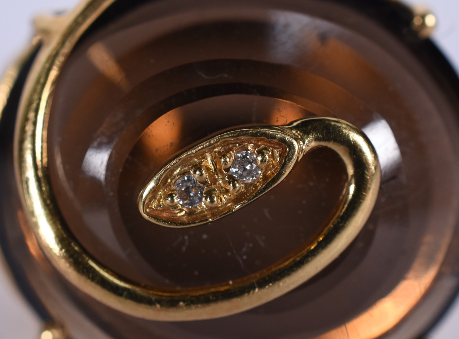 Anel de ouro 18k com pedra âmbar, aro 14 (Por motivos de segurança a... - foto 4 de 6