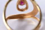 Anel de ouro 18 k com pedra rubilita e pequeno ... - Anel de ouro 18 k com pedra rubilita e pequeno brilhante, aro 17 (Por motivos de segurança a peça não se encontra na loja)