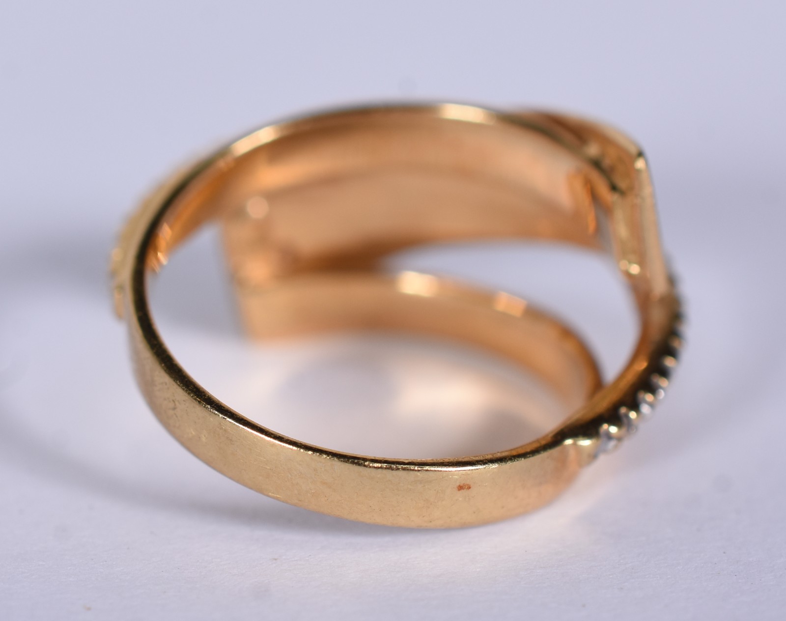 Anel de ouro 18 k com pequenos brilhantes, aro 12 (Por motivos de... - foto 5 de 7