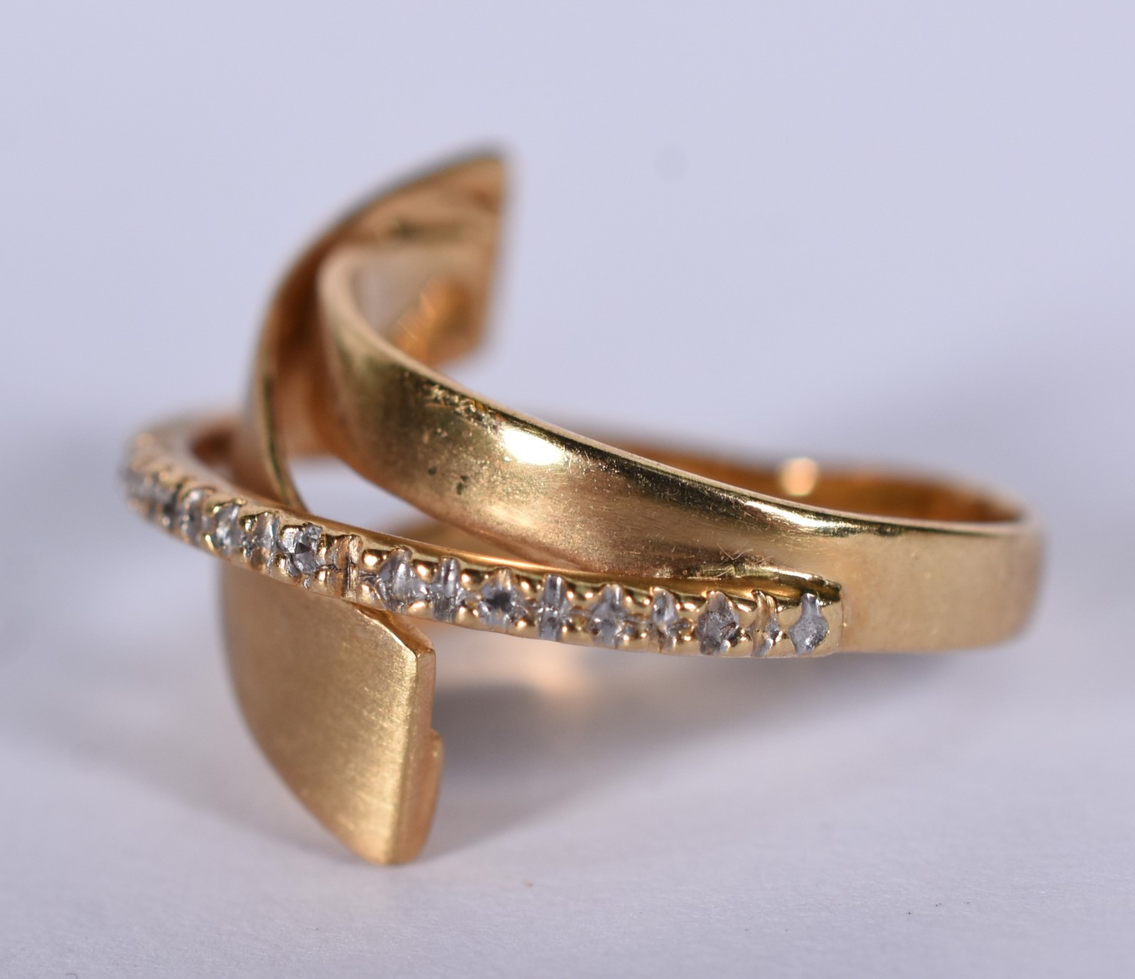 Anel de ouro 18 k com pequenos brilhantes, aro 12 (Por motivos de... - foto 6 de 7