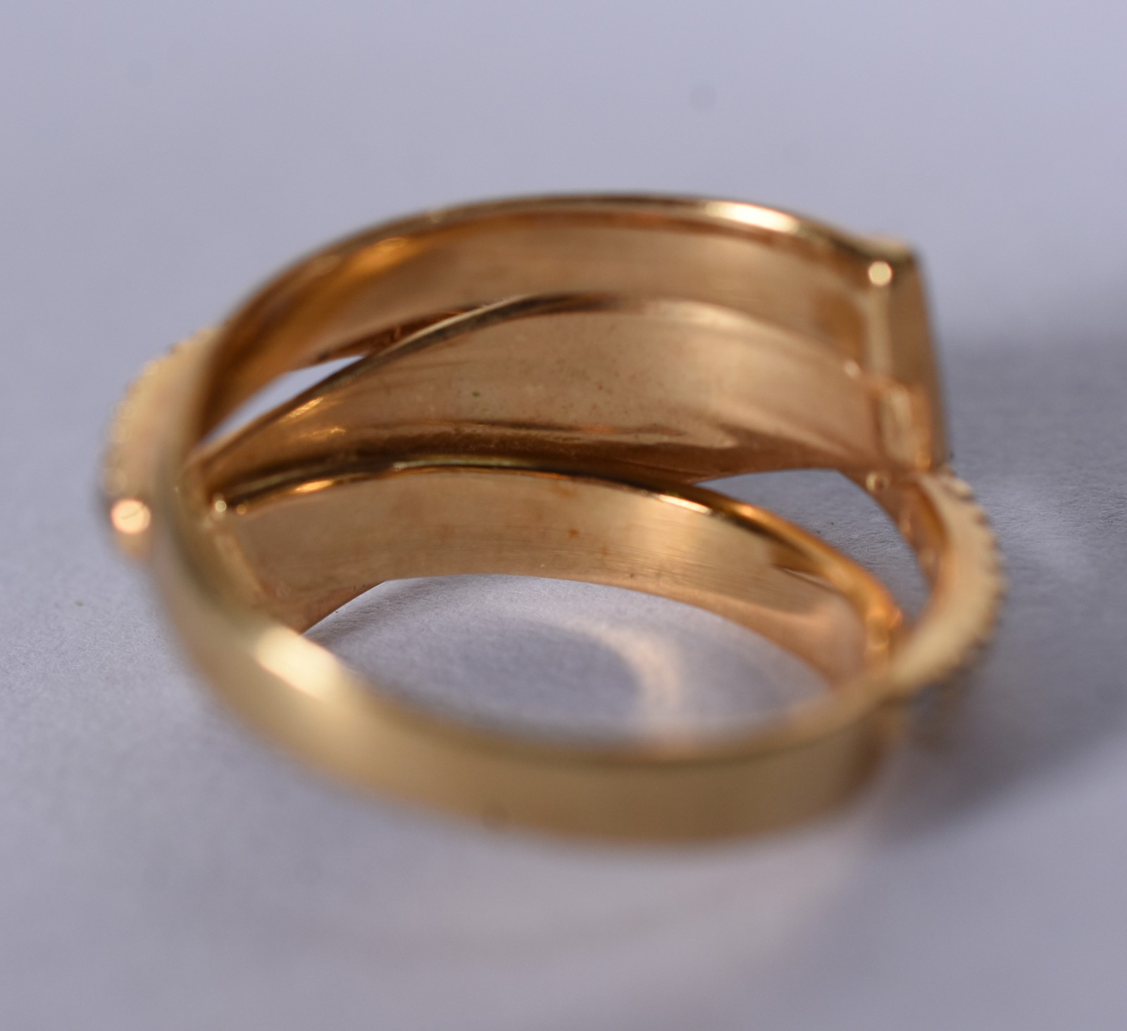Anel de ouro 18 k com pequenos brilhantes, aro 12 (Por motivos de... - foto 7 de 7