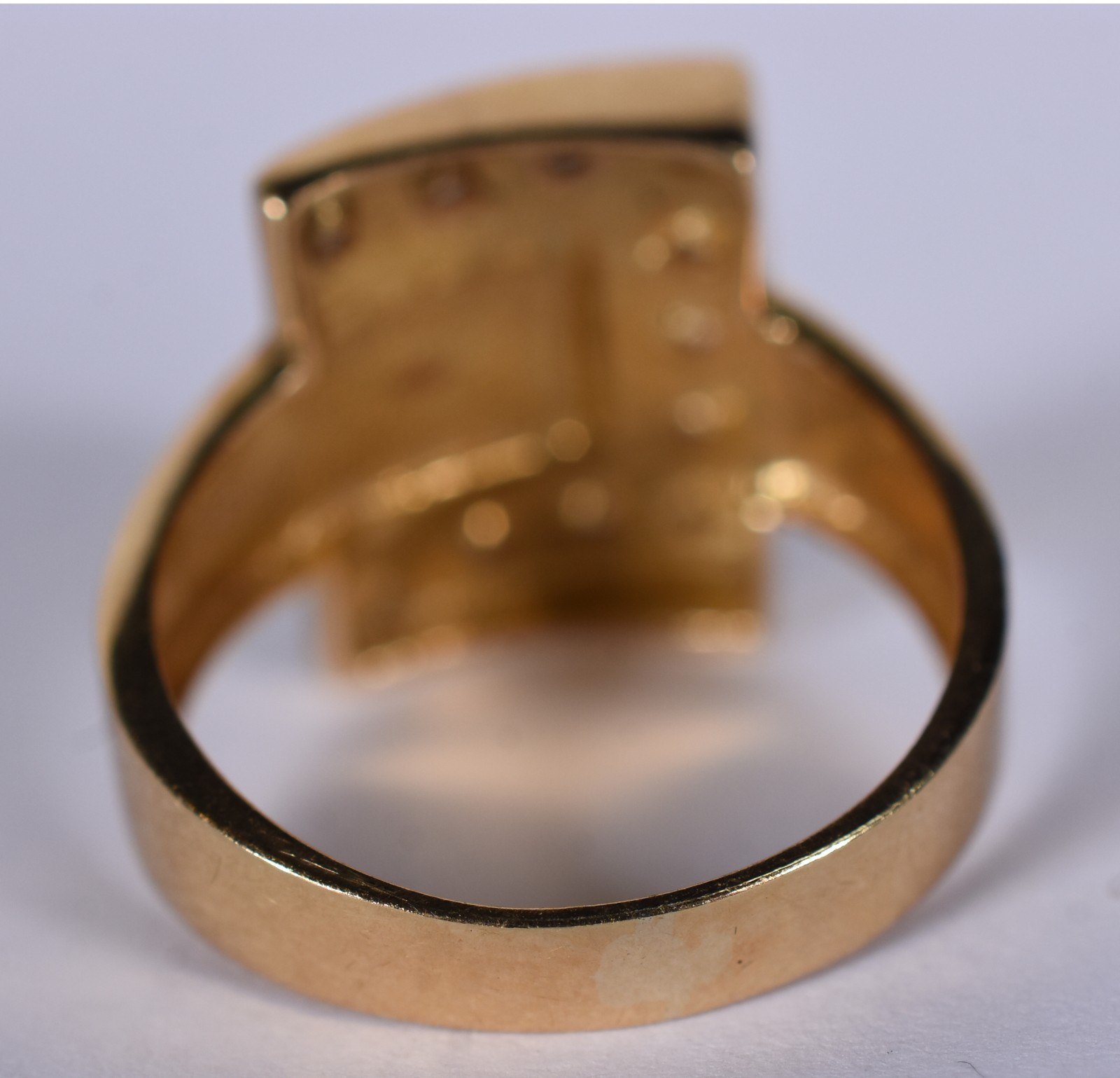 Anel de ouro 18 k com pequenos brilhantes, aro 17 (Por motivos de... - foto 6 de 7