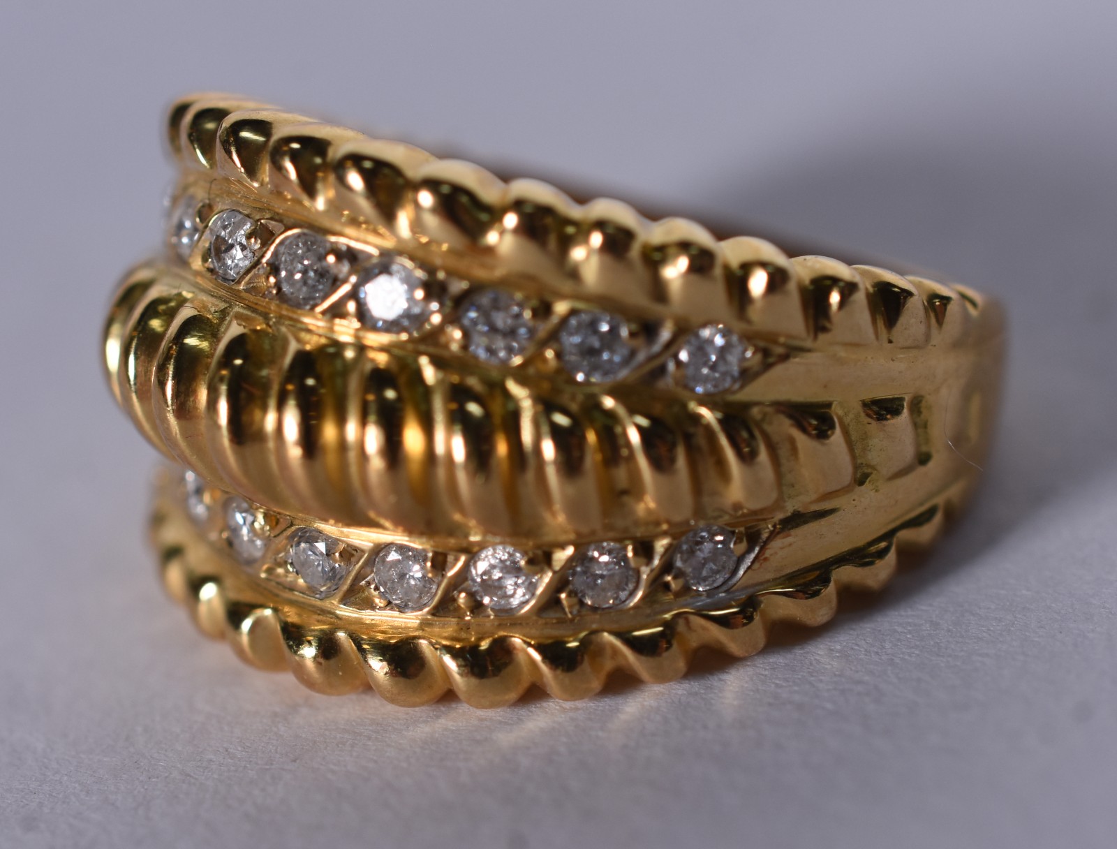 Anel de ouro 18k com 20 brilhantes, aro 17 (Por motivos de segurança... - foto 4 de 5