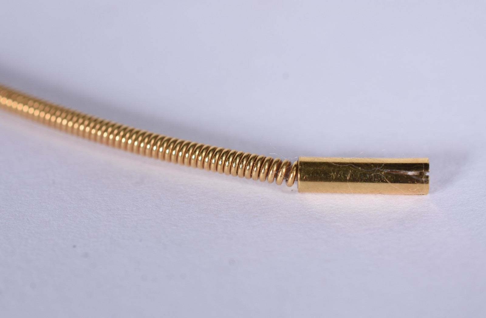 Gargantilha de ouro 18 k fio reto (Por motivos de segurança a peça... - foto 2 de 4