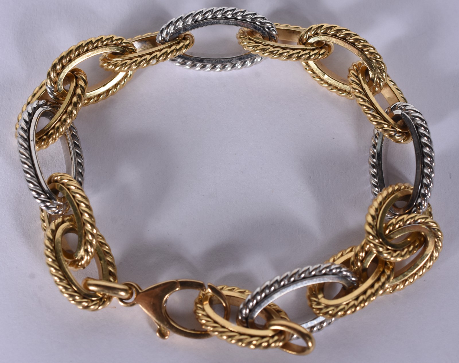 Pulseira de ouro branco e ouro 18 k em elos ovais (Por motivos de... - foto 2 de 6