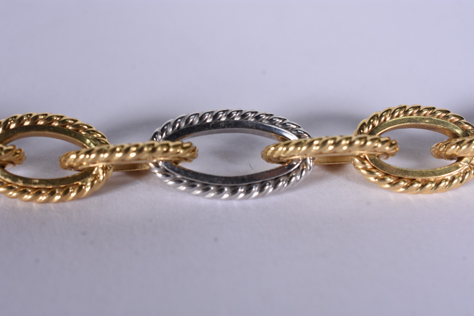 Pulseira de ouro branco e ouro 18 k em elos ovais (Por motivos de... - foto 3 de 6
