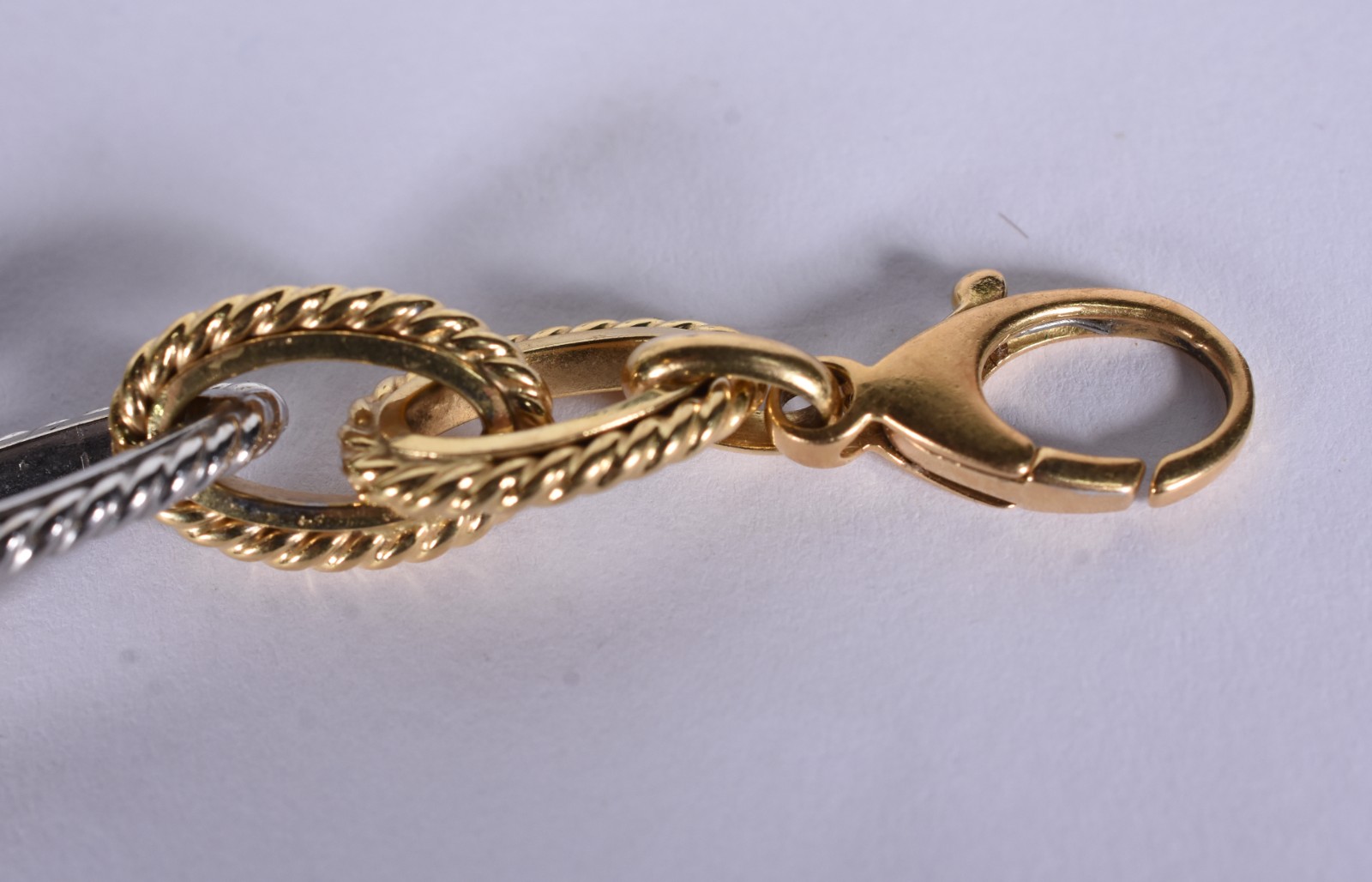 Pulseira de ouro branco e ouro 18 k em elos ovais (Por motivos de... - foto 5 de 6