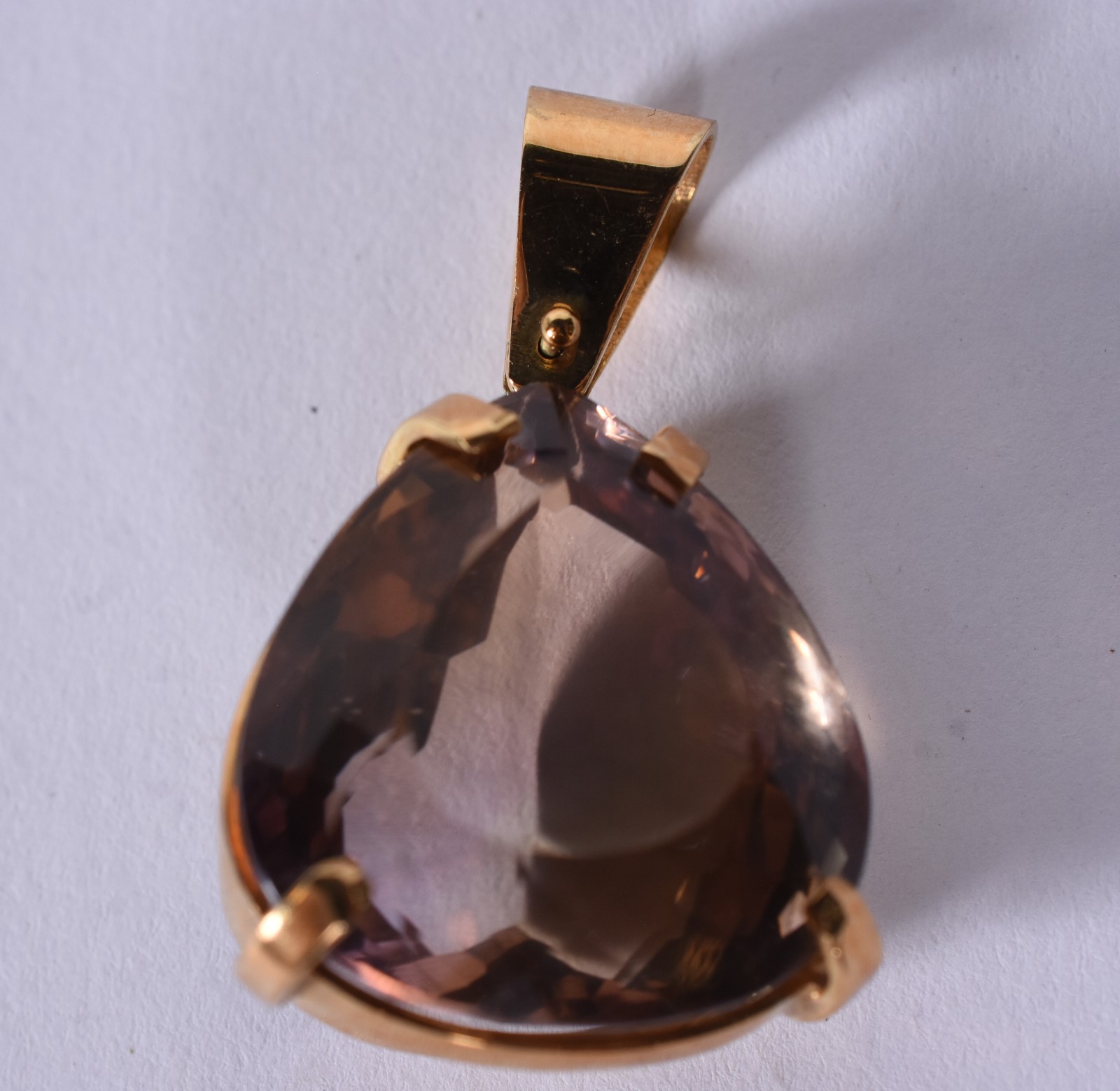 Pendente de ouro 18 k com pedra fumê (Por motivos de segurança a peça... - foto 2 de 5