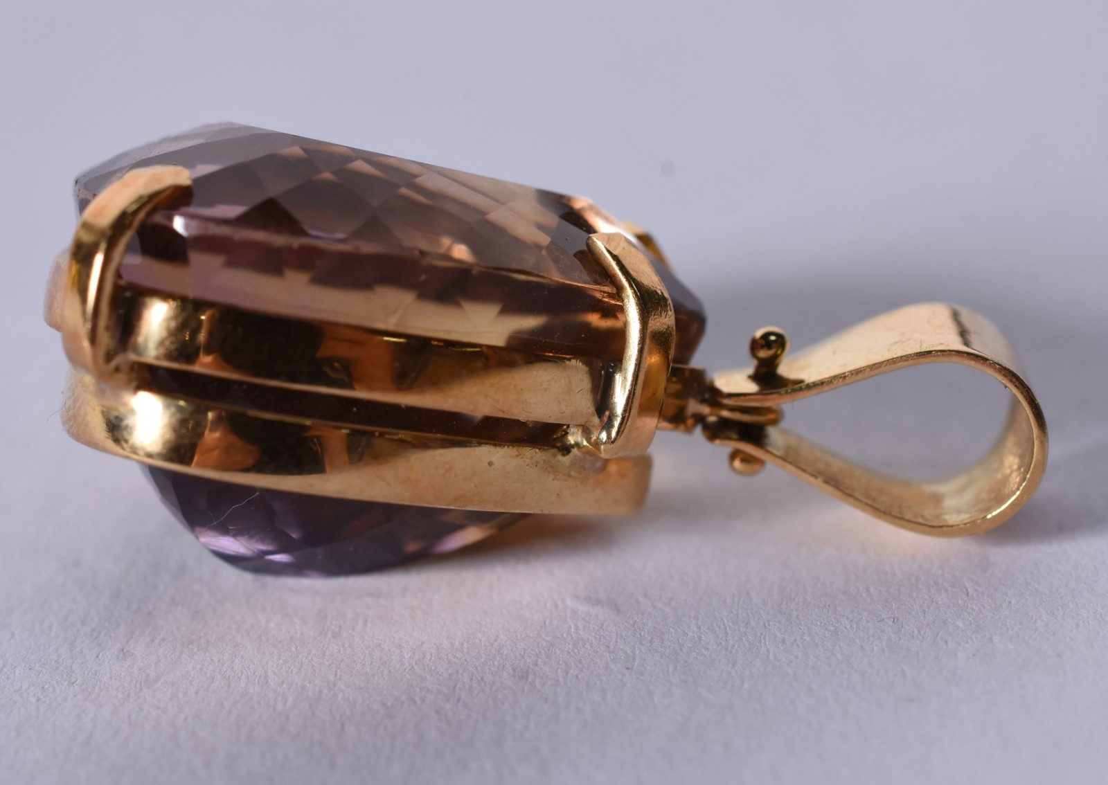 Pendente de ouro 18 k com pedra fumê (Por motivos de segurança a peça... - foto 3 de 5