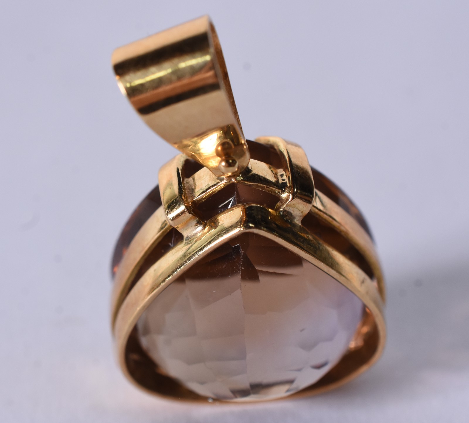 Pendente de ouro 18 k com pedra fumê (Por motivos de segurança a peça... - foto 4 de 5