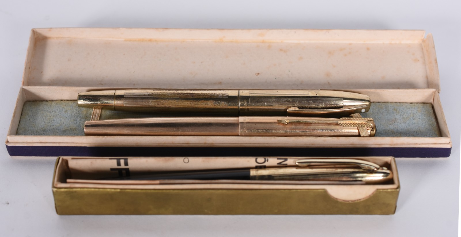 Tres canetas tinteiro sendo uma Parker e duas Sheaffer. Filetadas a... - foto 3 de 8
