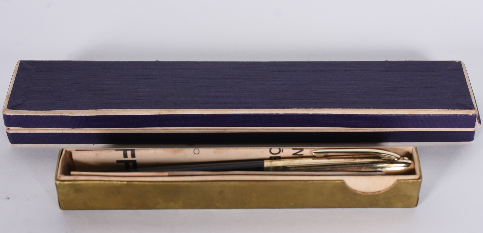 Tres canetas tinteiro sendo uma Parker e duas Sheaffer. Filetadas a... - foto 4 de 8