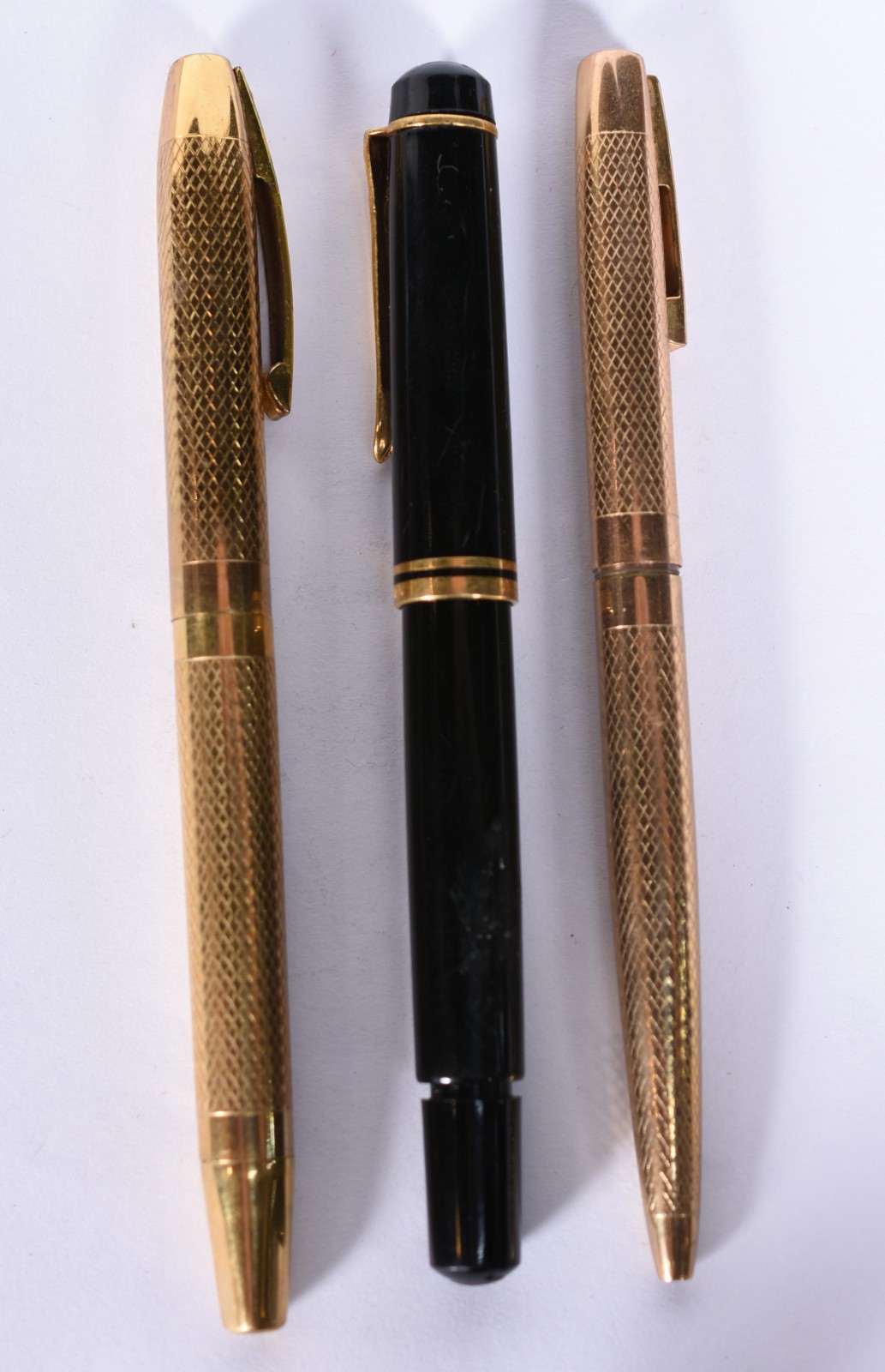 Três canetas, sendo 2 Sheaffer, uma esferográfica (sem carga) e uma... - foto 1 de 10