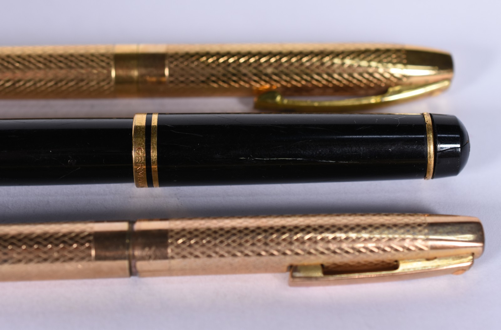 Três canetas, sendo 2 Sheaffer, uma esferográfica (sem carga) e uma... - foto 2 de 10