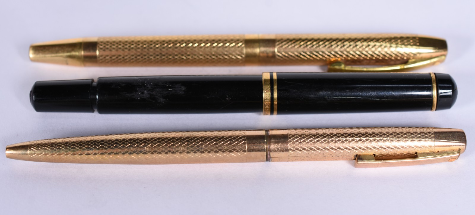 Três canetas, sendo 2 Sheaffer, uma esferográfica (sem carga) e uma... - foto 3 de 10