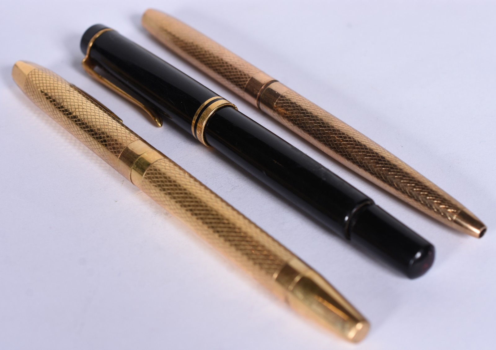 Três canetas, sendo 2 Sheaffer, uma esferográfica (sem carga) e uma... - foto 4 de 10