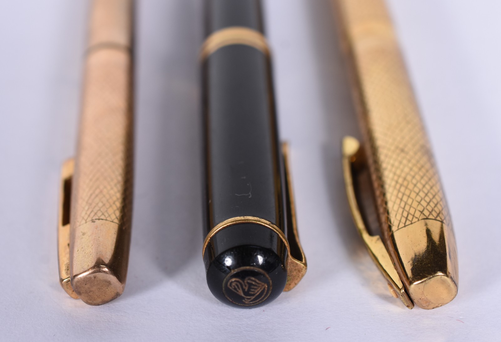 Três canetas, sendo 2 Sheaffer, uma esferográfica (sem carga) e uma... - foto 6 de 10
