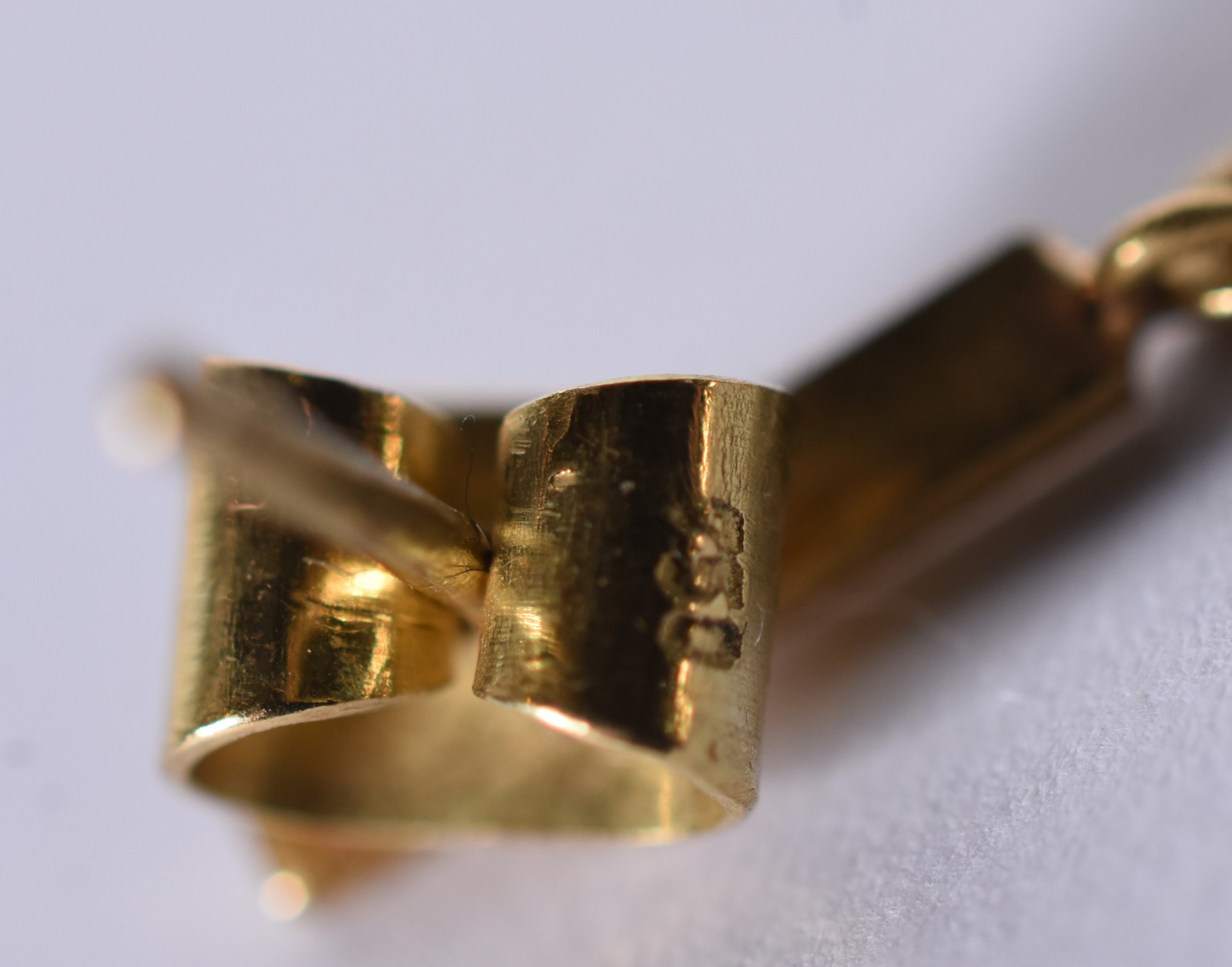 Conjunto composto de par de brincos de ouro 18 k com pedra preta e... - foto 5 de 6