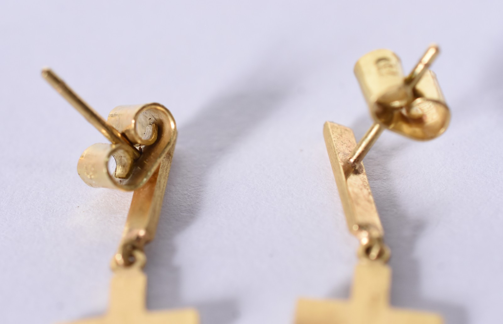 Conjunto composto de par de brincos de ouro 18 k com pedra preta e... - foto 6 de 6